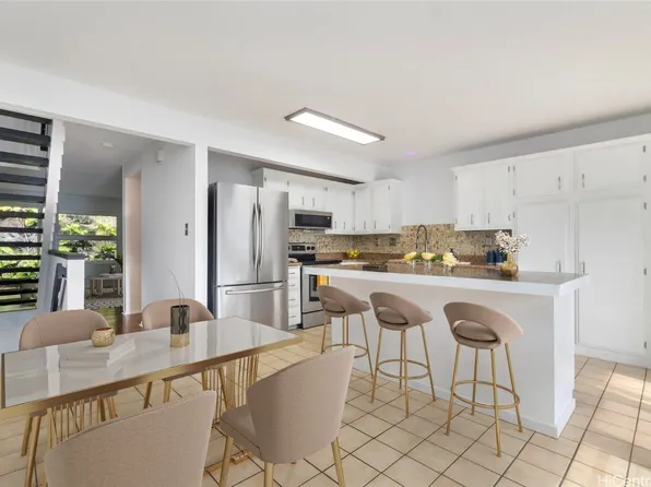 1096 Wainiha St APT E, Honolulu, HI 96825