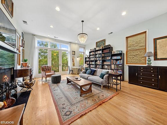 2nd image of 859 N Paulina St #3