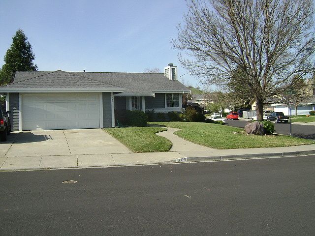 1st image of 669 Tipperary Dr