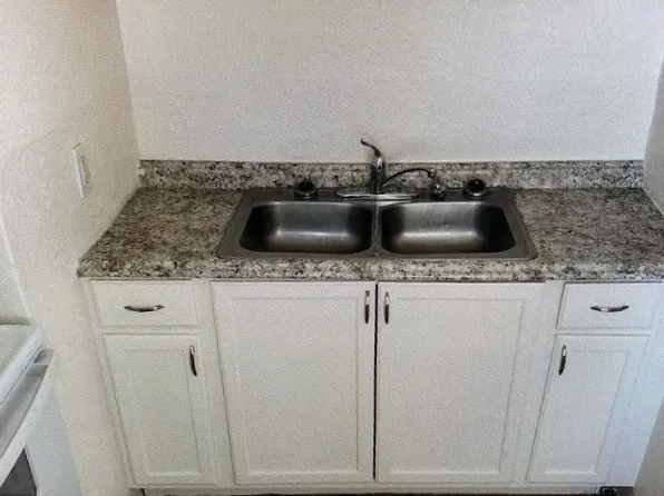 1347 East Benson Highway-Charming Apartments