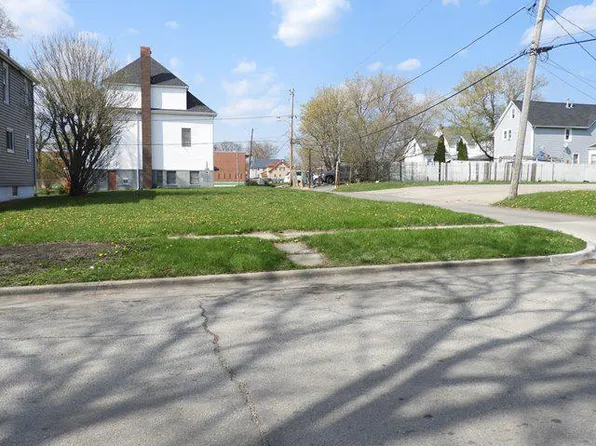 516 Cummings Ave, Waukegan, IL 60085