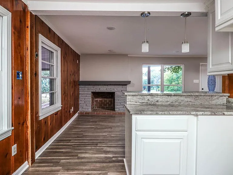 904 Skyview Dr — Photo 8