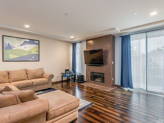 3rd image of 5525 W Olympic Blvd Unit 202