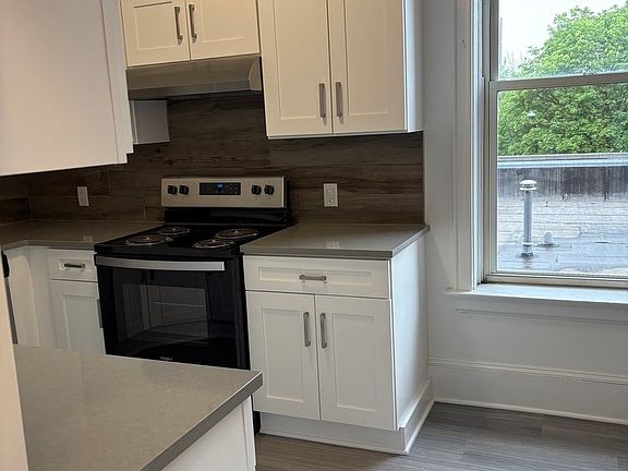 3rd image of 5704 S Kenwood Ave #2