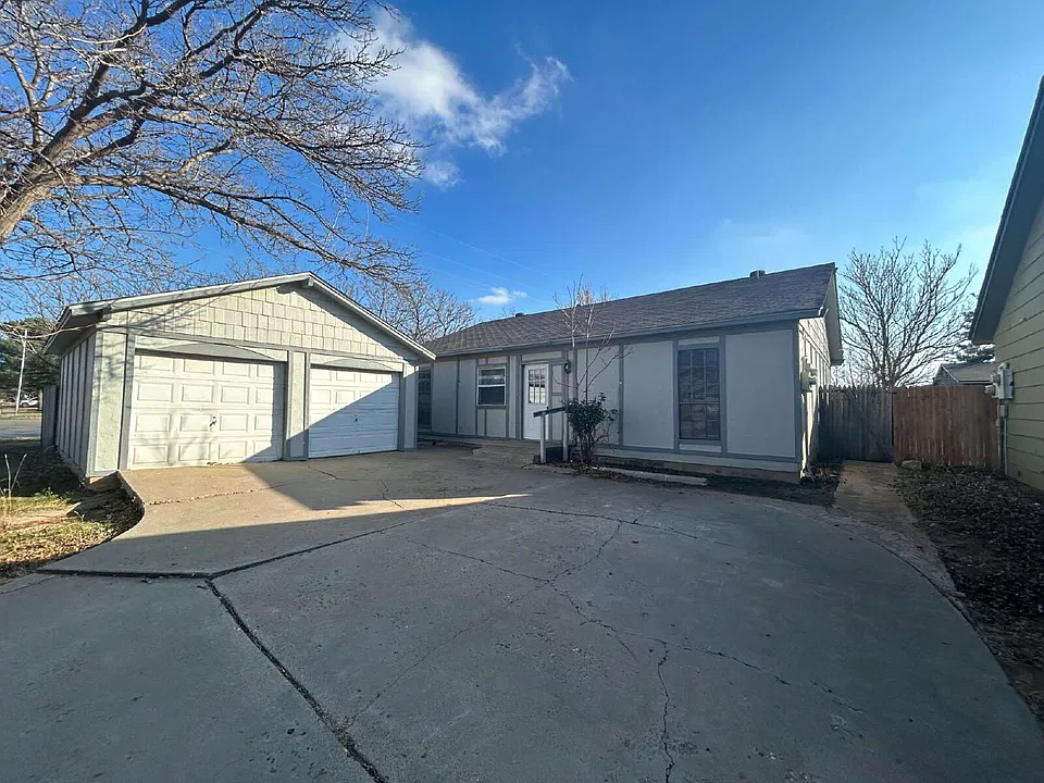 9115 Akron Ave
