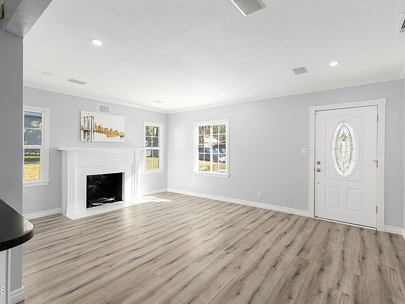 4th image of 3277 Alicia Ave