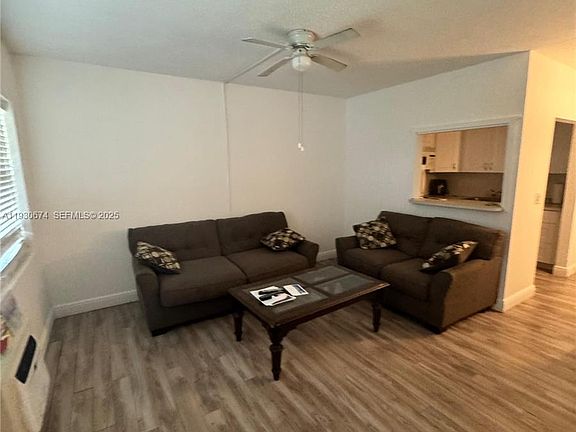 4th image of 118 Salisbury E #118