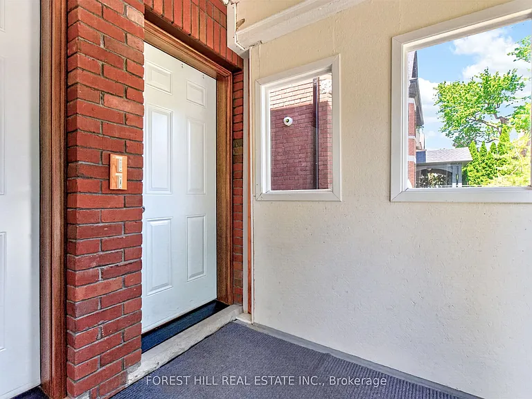 326 Palmerston Blvd #2 — Photo 2