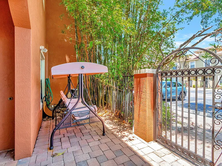 103 Monterey Bay Dr — Photo 37