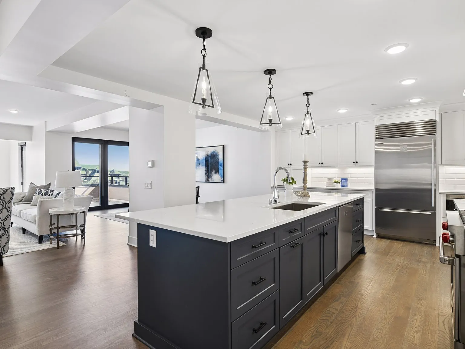 2 bed, 2.5 bath, 2220 sqft, $8,500 — Photo 4