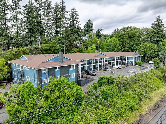 3rd image of 3560 SW Vista Dr