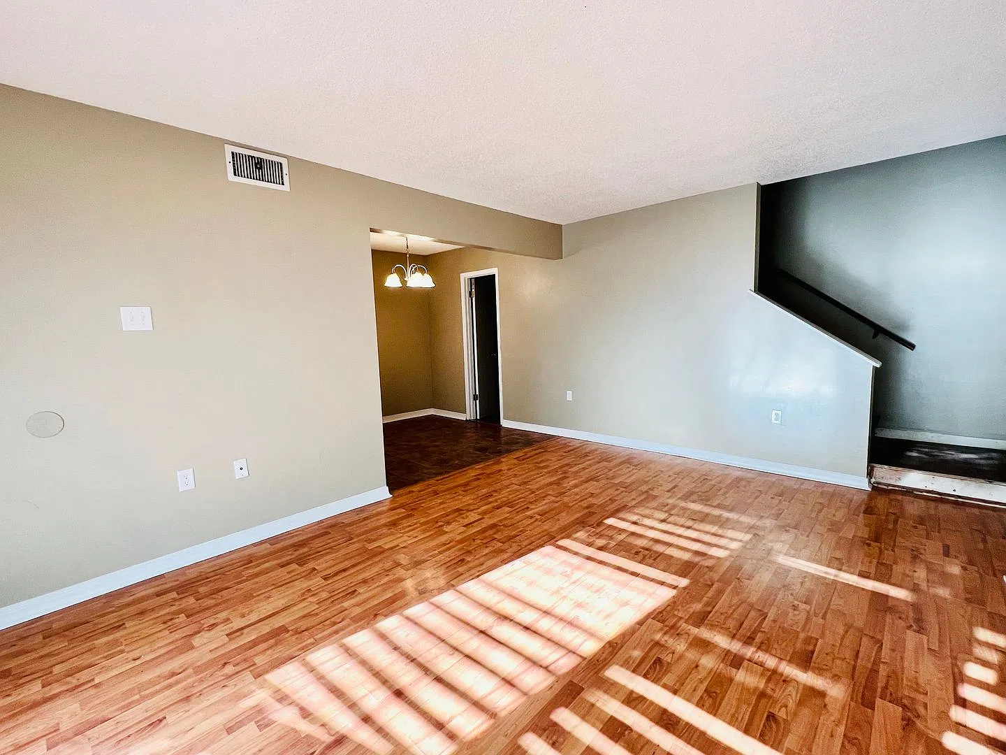 2 Bed 1.5 Bath home in Fox Run — Photo 3