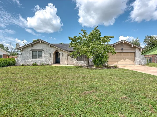 916 S 21st St, Rogers, AR 72758