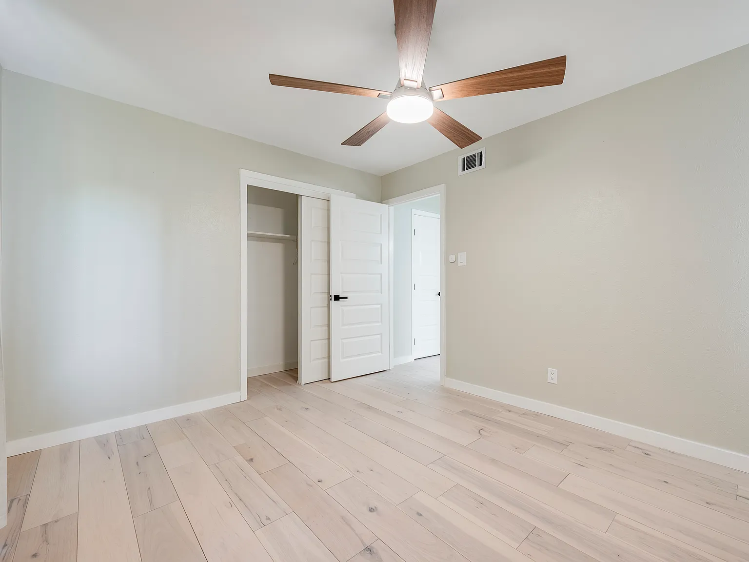3 bed, 1157 sqft, $2,000 — Photo 4
