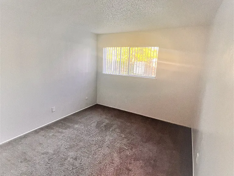 Gold Crossing Apartments — Photo 18