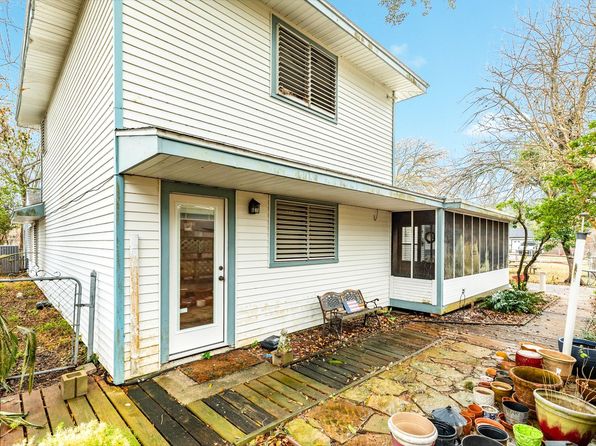 204 Caladium St, Lake Jackson, TX 77566