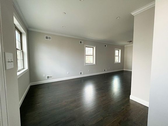 4th image of 46 Cromwell Ave #1