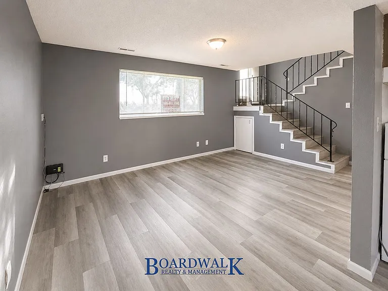 572 W 400 N 574 N — Photo 9