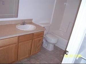 3rd image of 901 Everett Pl APT 1