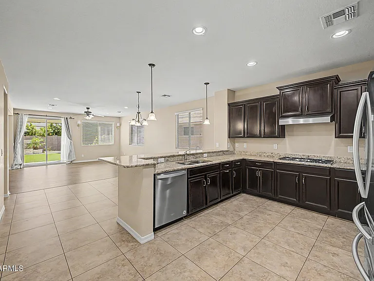 2531 E Eleana Ln — Photo 13