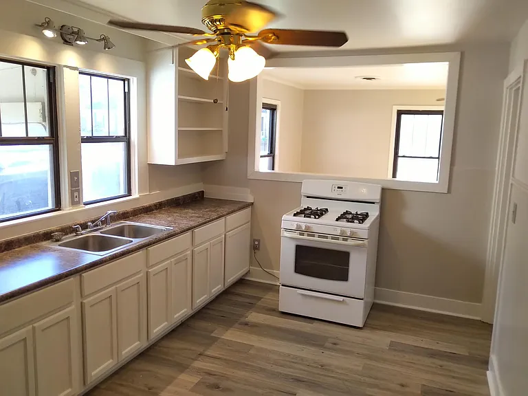 718 W Monroe Ave — Photo 12
