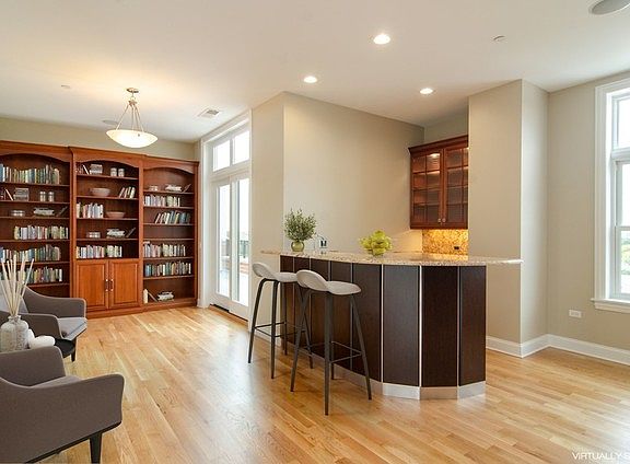 3rd image of 1124 Lake St Unit 702