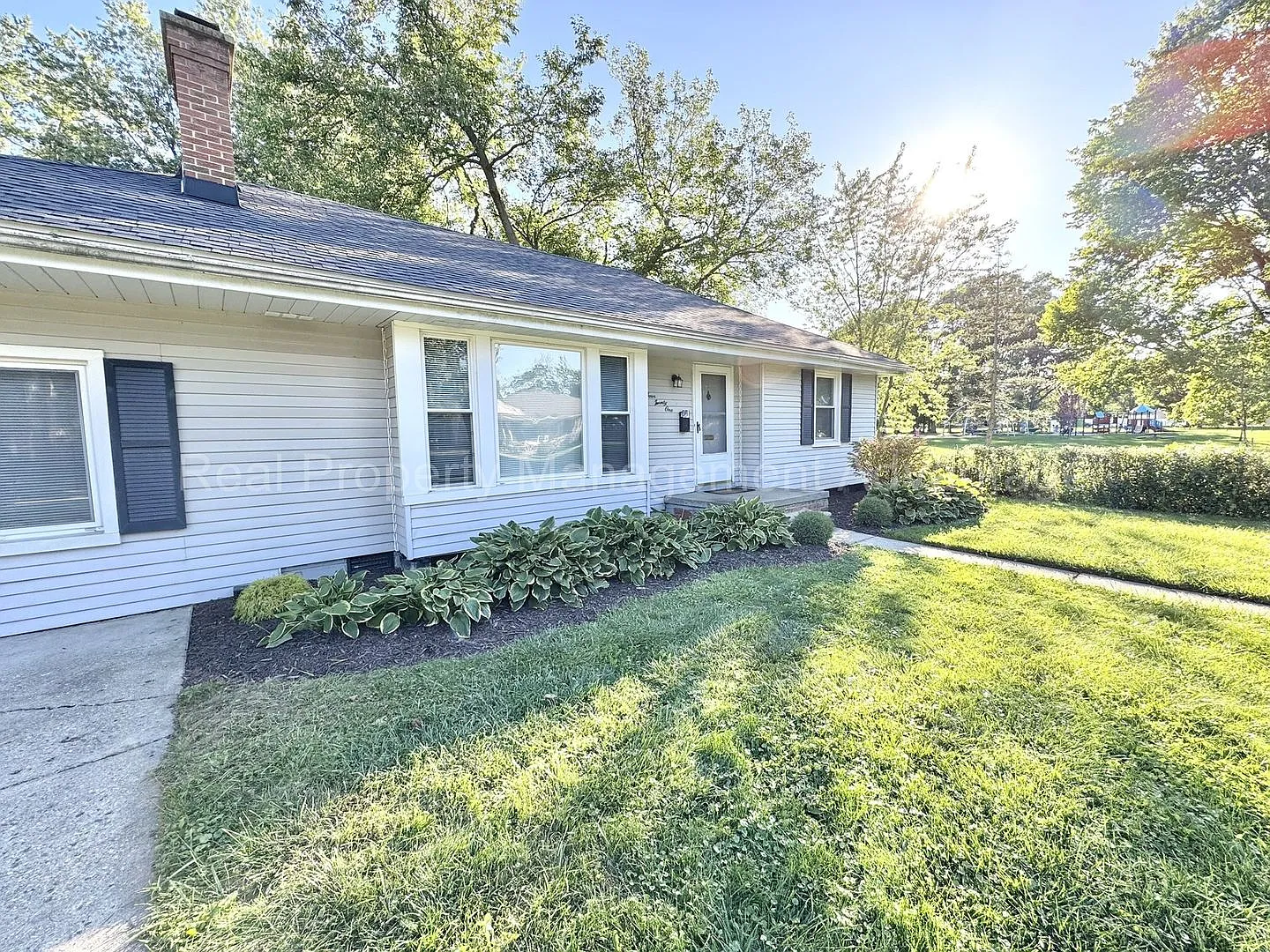 Charming Royal Oak Living in a Prime Neighborhood! — Photo 2