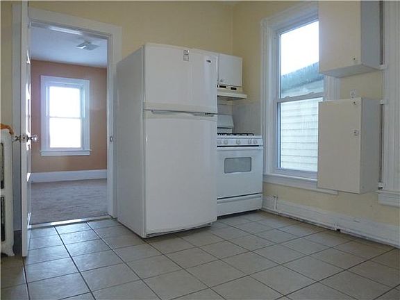 3rd image of 103 Hudson Ave APT 2