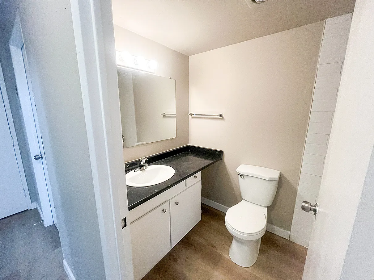 Ashley Court — Photo 4