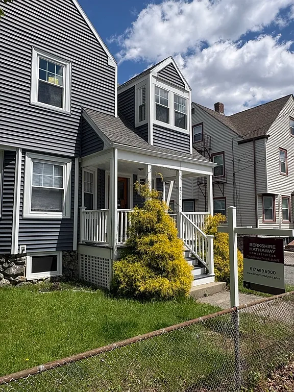 Building Photo - 202 Robbins St #2