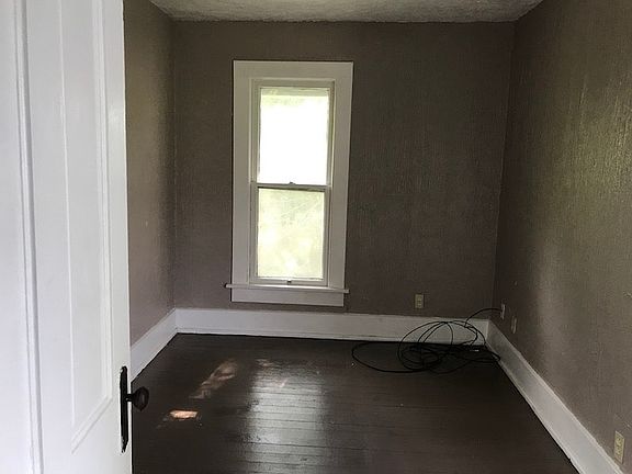5th image of 355 Altamont Ave