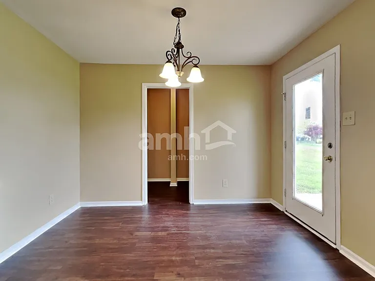 2361 Blackthorn Dr — Photo 4
