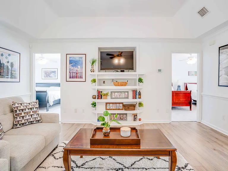 1827 Westminster Dr — Photo 10