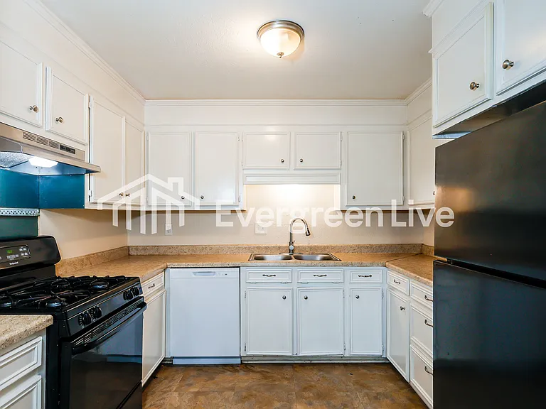 438 Terri Ln — Photo 5