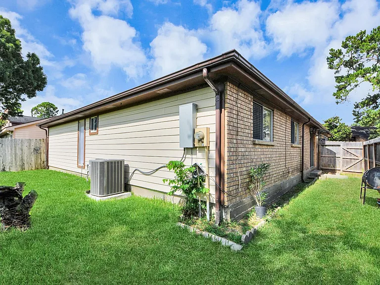 3935 Heathersage Dr — Photo 43