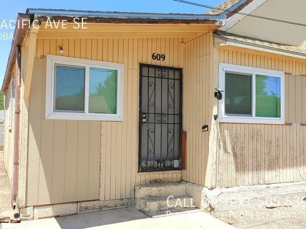 609 Pacific Ave SE, Albuquerque, NM 87102