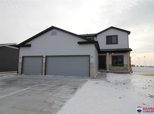 14127 St Ronan Cir, Waverly, NE 68462