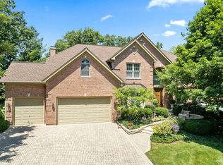 2540 Pebble Creek Dr, Lisle, IL 60532