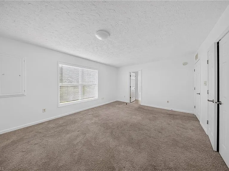 250 Leawood Cir — Photo 13