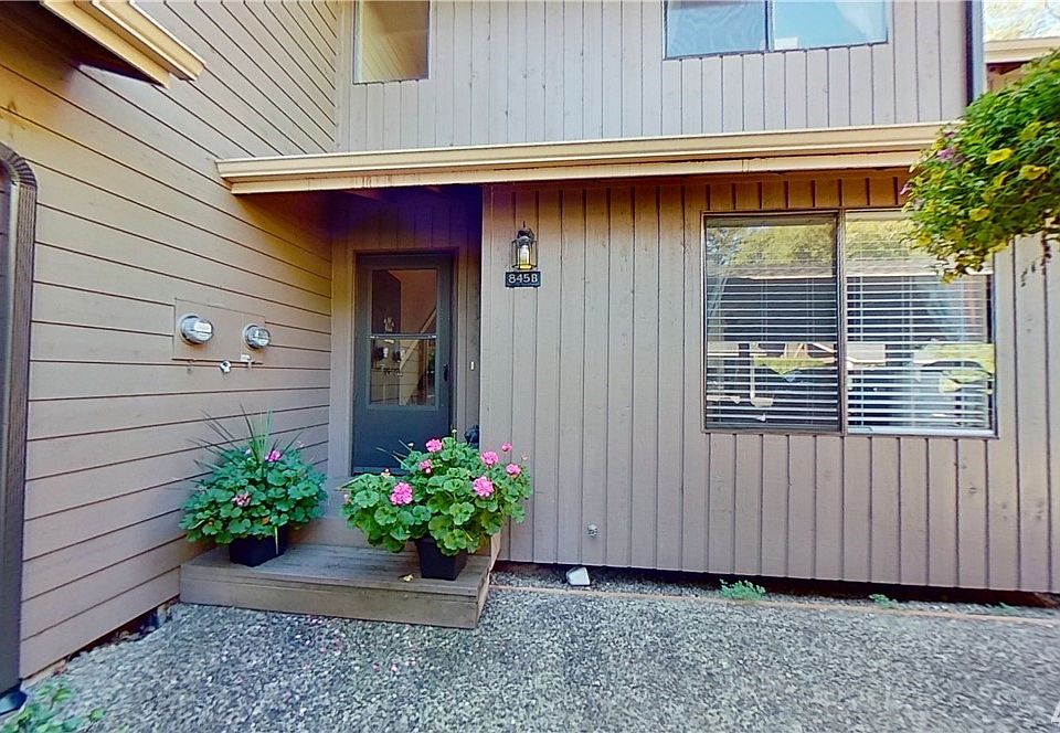 1st image of 845 NW Huckle Dr Unit B
