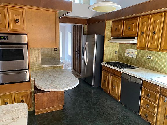 4th image of 5127 Estes Ave