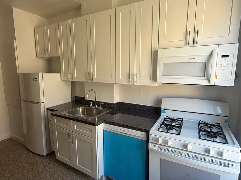 9 Seaman Ave #4M — Photo 7