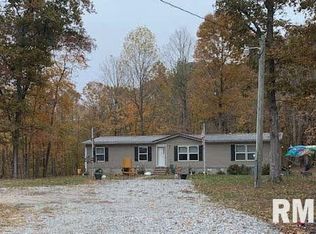 723 Leaf Dr, Flora, IL 62839