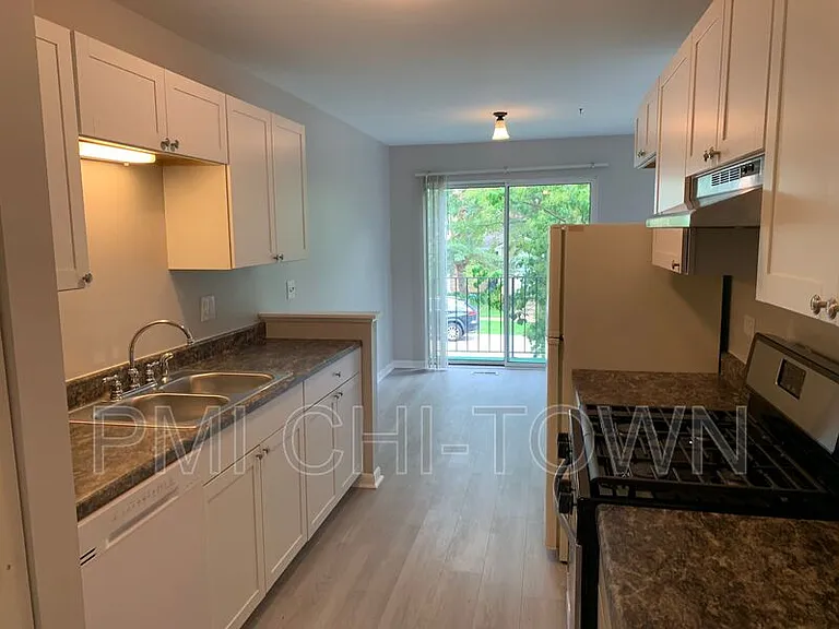 422 N Cambridge Dr — Photo 4