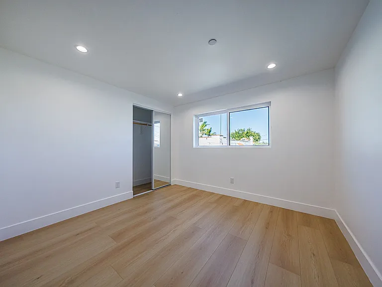 1330 S. Longwood Ave. — Photo 72