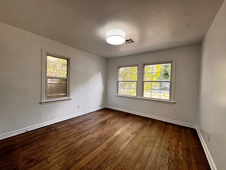 1117 W Symmes St — Photo 11