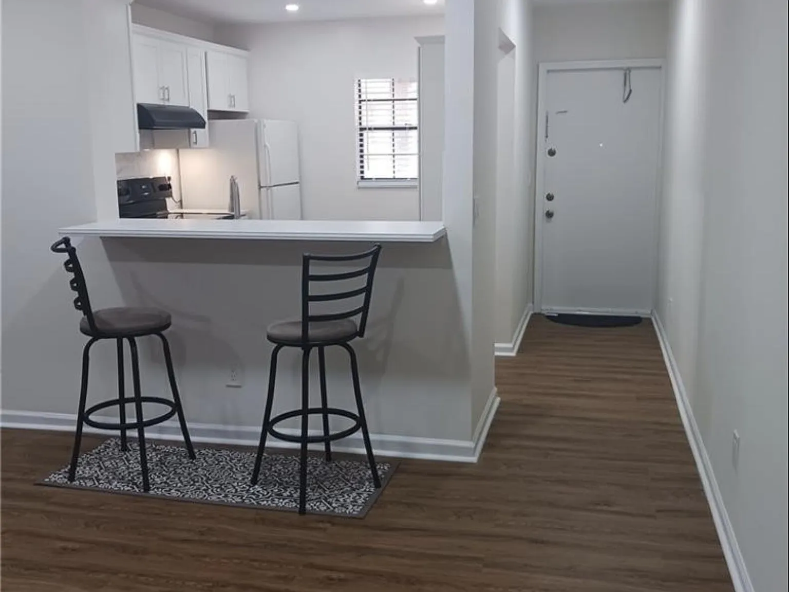 2 bed, 2.0 bath, 925 sqft, $1,990 — Photo 1