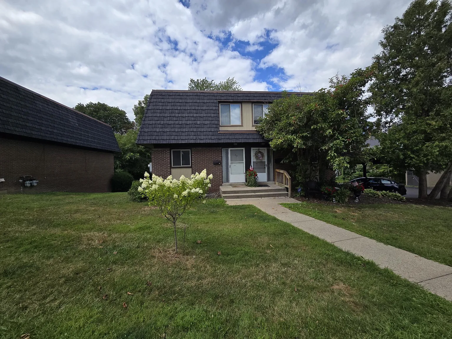 2 bed, 1.5 bath, 2000 sqft, $2,500 — Photo 4