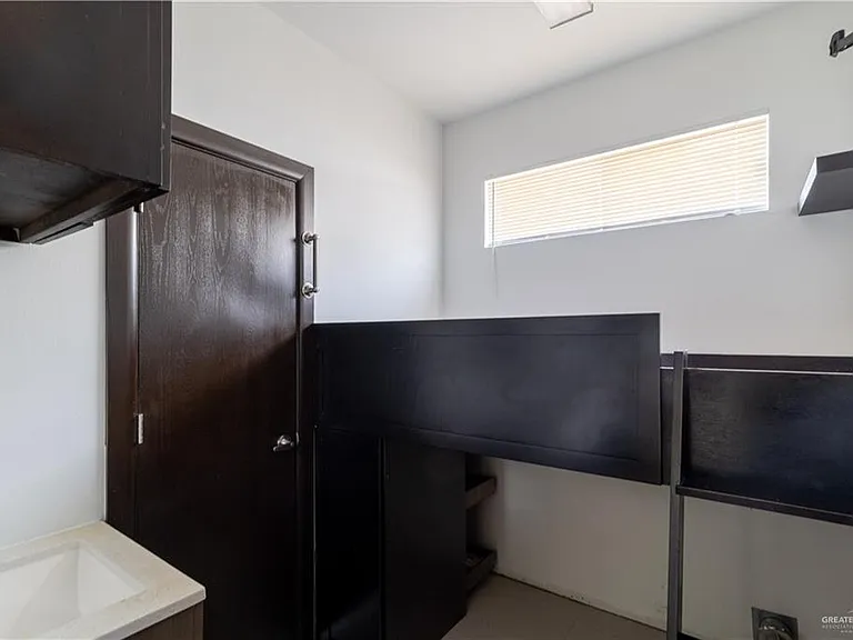 2707 El Jardin — Photo 9