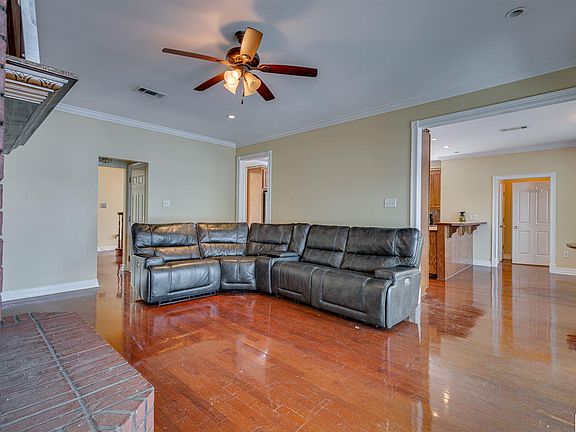 5th image of 103 Lake Estates Dr